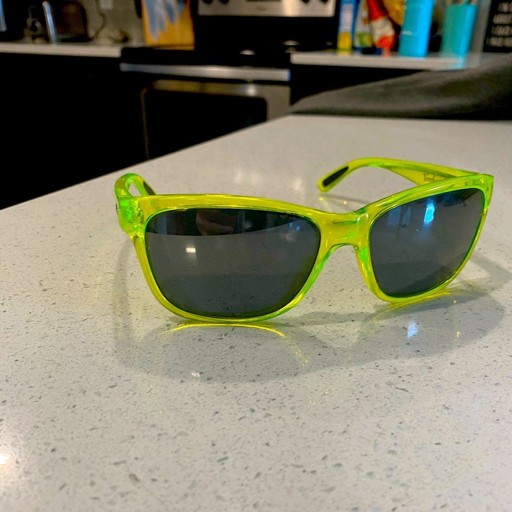 Neon yellow Oakley’s